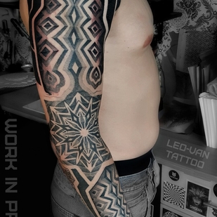 Männlich Schwarz und Grau Ornamental tattoo auf Ärmel #96626 | Tattoo Artist Ioann Leo ( LEO-VAN )