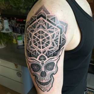 Männlich Schwarz und Grau Dotwork tattoo auf Schulter #99358 | Tattoo Artist Ioann Leo ( LEO-VAN )