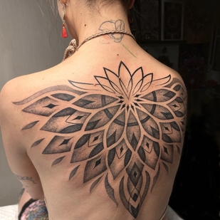 Weiblich Schwarz Ornamental tattoo auf Rücken #102407 | Tattoo Artist Ioann Leo ( LEO-VAN )
