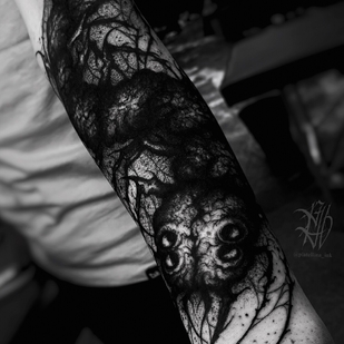 Männlich Schwarz Grafik tattoo auf Unterarm #94864 | Tattoo Artist Ellina Plat