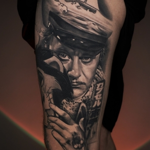 Männlich Schwarz und Grau Porträt tattoo auf Oberschenkel #97138 | Tattoo Artist Aleksey Titov