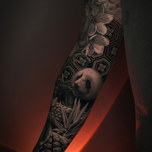 Männlich Schwarz und Grau Realismus tattoo auf Ärmel #103825 | Tattoo Artist Aleksey Titov