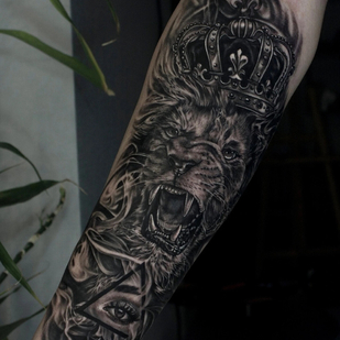 Schwarz und Grau Realismus tattoo auf Unterarm #94960 | Tattoo Artist Anna Karenina