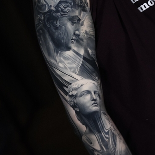 Weiblich Schwarz und Grau Realismus tattoo auf Schulter #97648 | Tattoo Artist Kirill Fedoseev