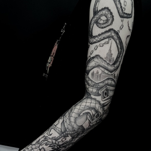 Männlich Schwarz Grafik tattoo auf Ärmel #96144 | Tattoo Artist Aleksandr Shkuratov