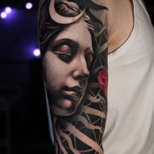 Männlich Schwarz und Grau Porträt tattoo auf Schulter #104460 | Tattoo Artist Anastasiya Yusupova CAT_KABUKI