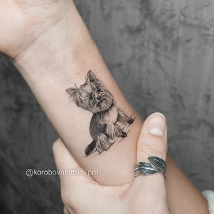 Weiblich Schwarz Mikrorealismus tattoo auf Unterarm #95528 | Tattoo Artist Elena Korobova