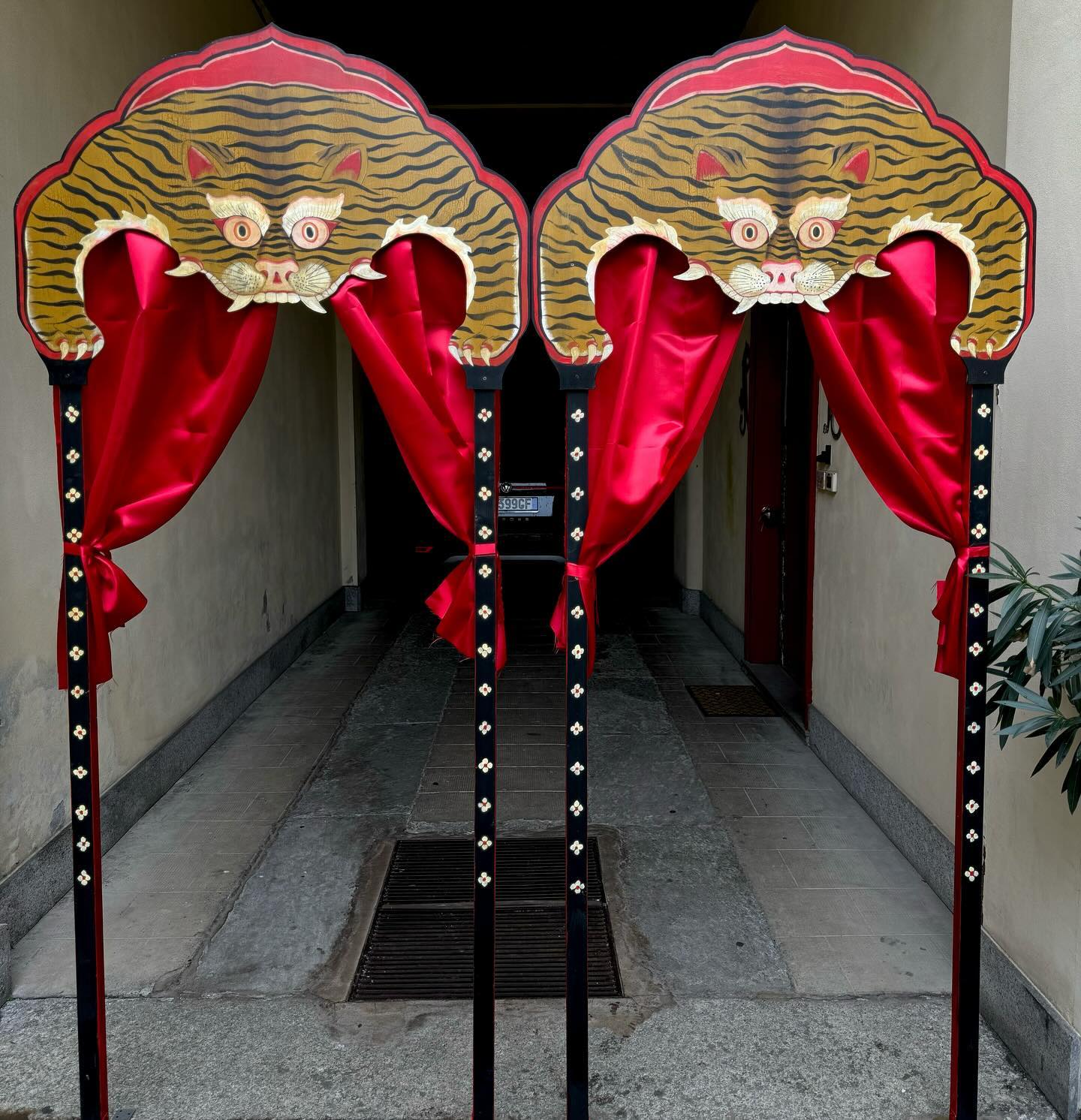 Арки для тату-студии с тиграми