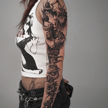 Dangerous and Mesmerizing: The Bio-Organic Blackwork of Yujhi