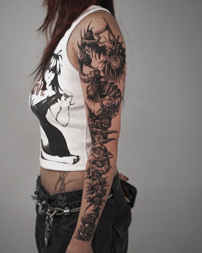 Dangerous and Mesmerizing: The Bio-Organic Blackwork of Yujhi