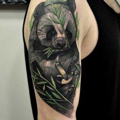 Tattoo artist Lukas Zglenicki