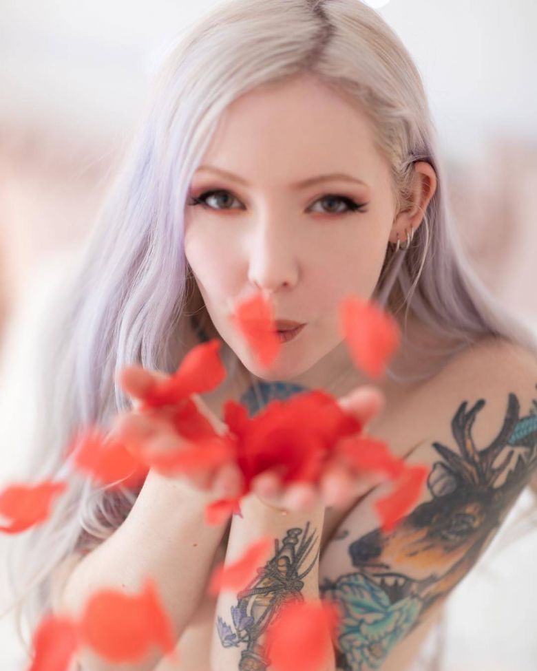 Tattooed model Shamandalie, alternative photo model, ink suicide girl | France