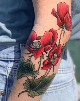 The fascinating world of flora in a botanical tattoo by Olga Nekrasova