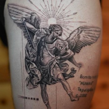 Tattoo artist Raul Dares