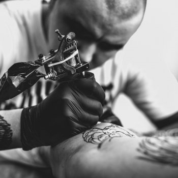 Tattoo artist Vladimir Pride