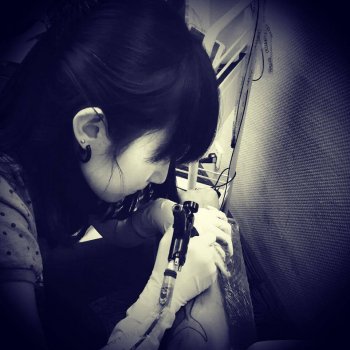 Tattoo artist AkiWong