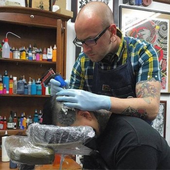 Tattoo artist Dani Queipo