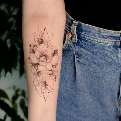Tattoo artist Valera Kot