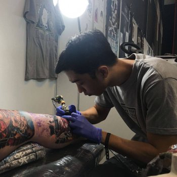 Tattoo artist Aaron Olaguivel (Omom Tattoo)