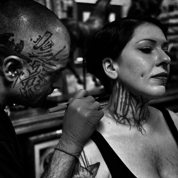 Tattoo artist Diego Garrafa