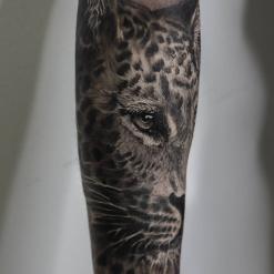 Tattoo artist Vladimir Zolotayko