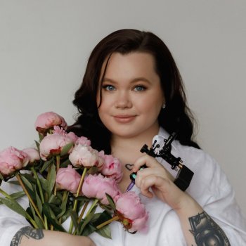 Tattoo artist Anastasiia Koviazina
