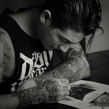 Tattoo artist Felipe Kross