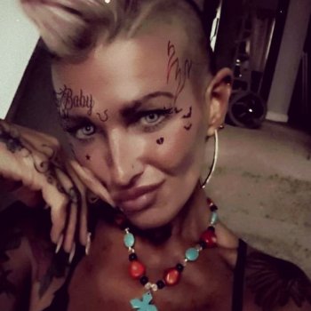 Tattoo model Nicole Jaranowski