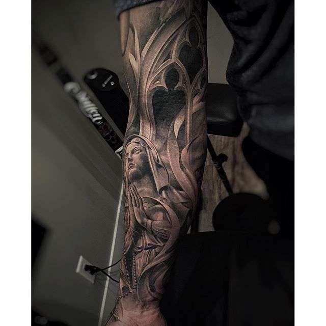 Tattoo artist Greg Nicholson blackandgrey realism tattoo