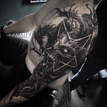 Tattoo artist Leny Tusfey