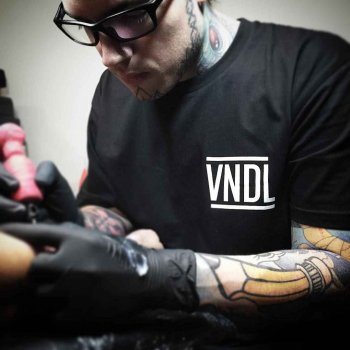 Tattoo artist Levi Barnett