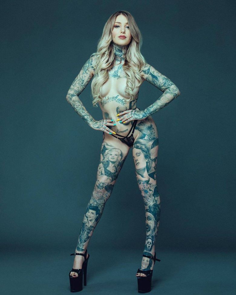 Tattoo artist and model Sabrina Sawyers, girl with tattoo | Montréal, Canada