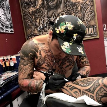 Tattoo artist Varo Tattooer