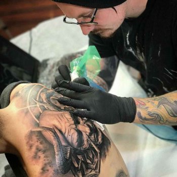 Tattoo artist Hokowhitu Sciascia