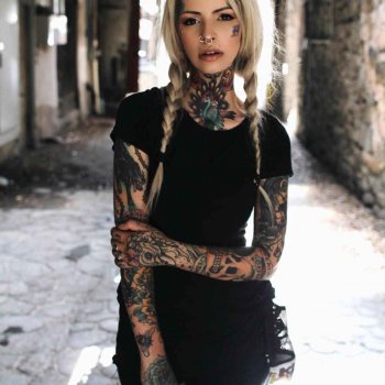 Tattoo model Caroline Grace