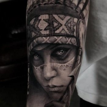 Tattoo artist Daniil Pihla