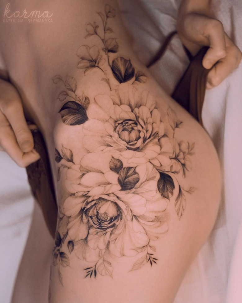 Delicate and airy tattoos for girls from Karolina Szymańska