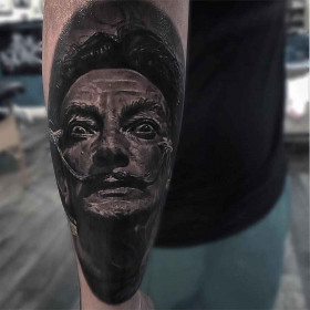 Tattoo artist Owen Paulls