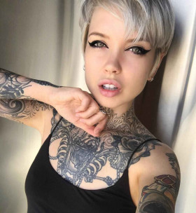 Tattoo model Sara X Mills