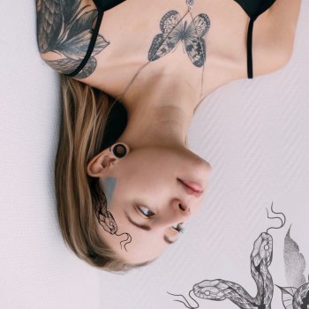 Tattoo artist Дора Ларина 