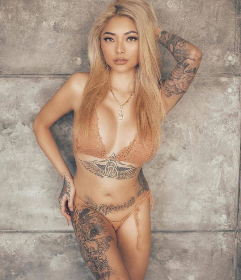 Tattooed model Cassie Vicious, alternative photo model, girl with tattoo
