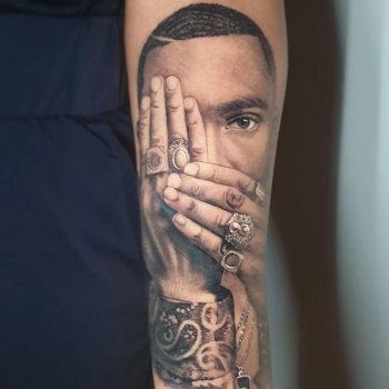 Tattoo artist Bryan Graham Du Rand