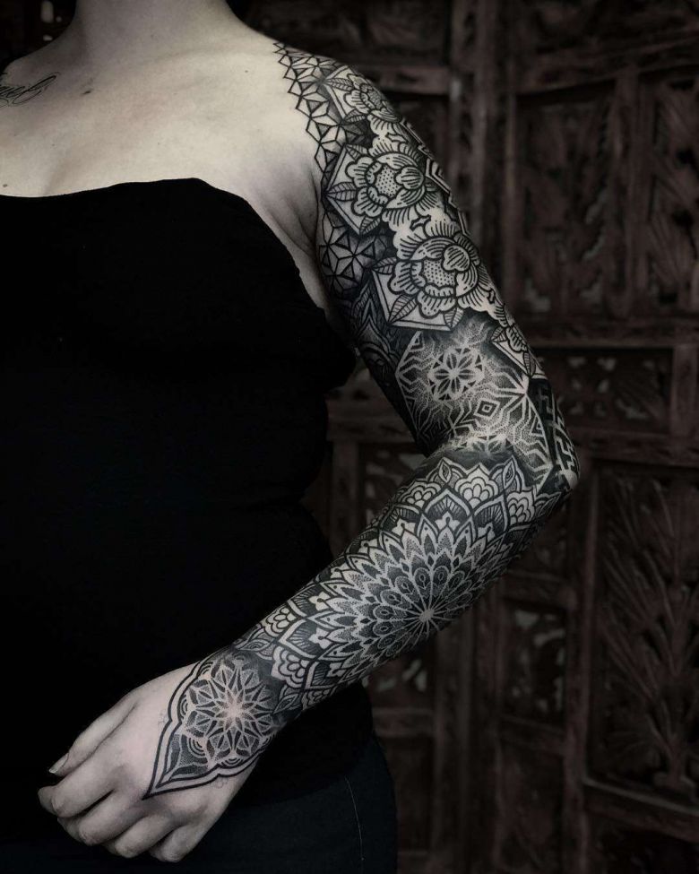 Tattoo artist Caco Menegaz, authors style blackwork ornamental tattoo | Brazil