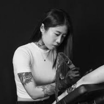 Tattoo artist Yeono