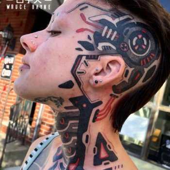 Tattoo artist Wruce Bayne