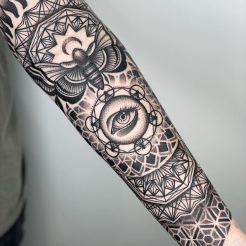 Tattoo artist Suttoos