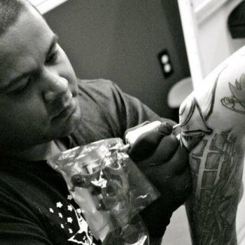Tattoo artist Ben Ochoa