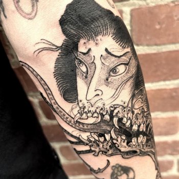 Tattoo artist GANJI