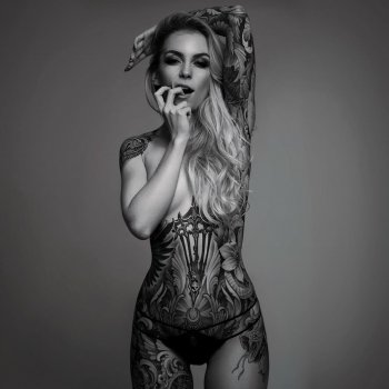 Tattoo model Lisa Kroiss