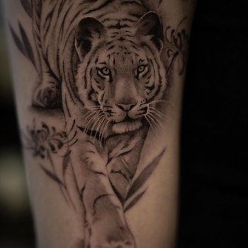 Tattoo artist Oliver Thor